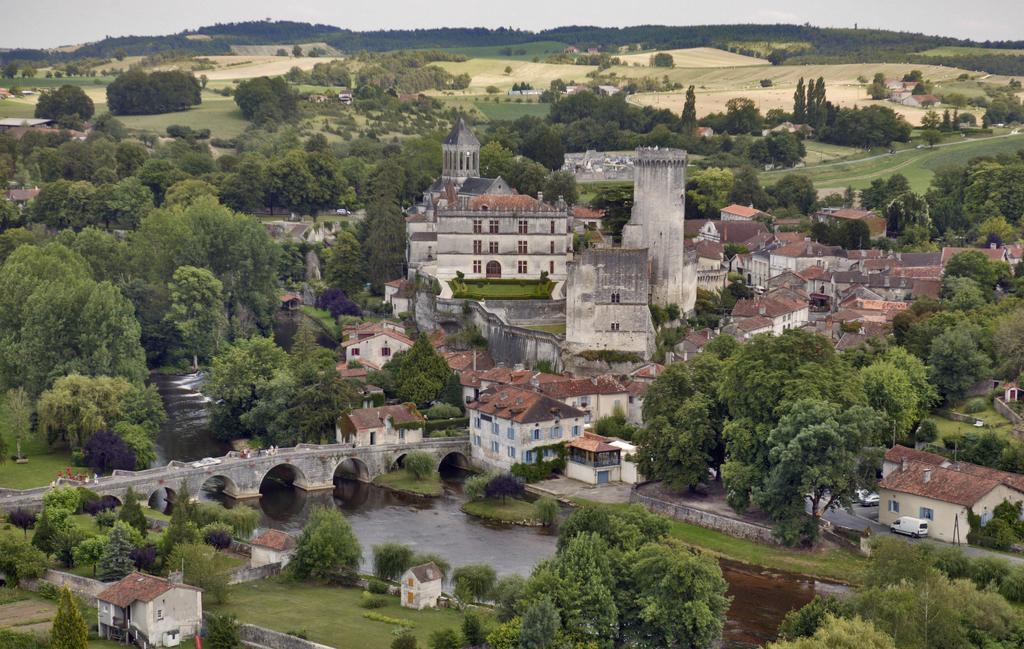 Hostellerie Les Griffons Bourdeilles Exterior foto