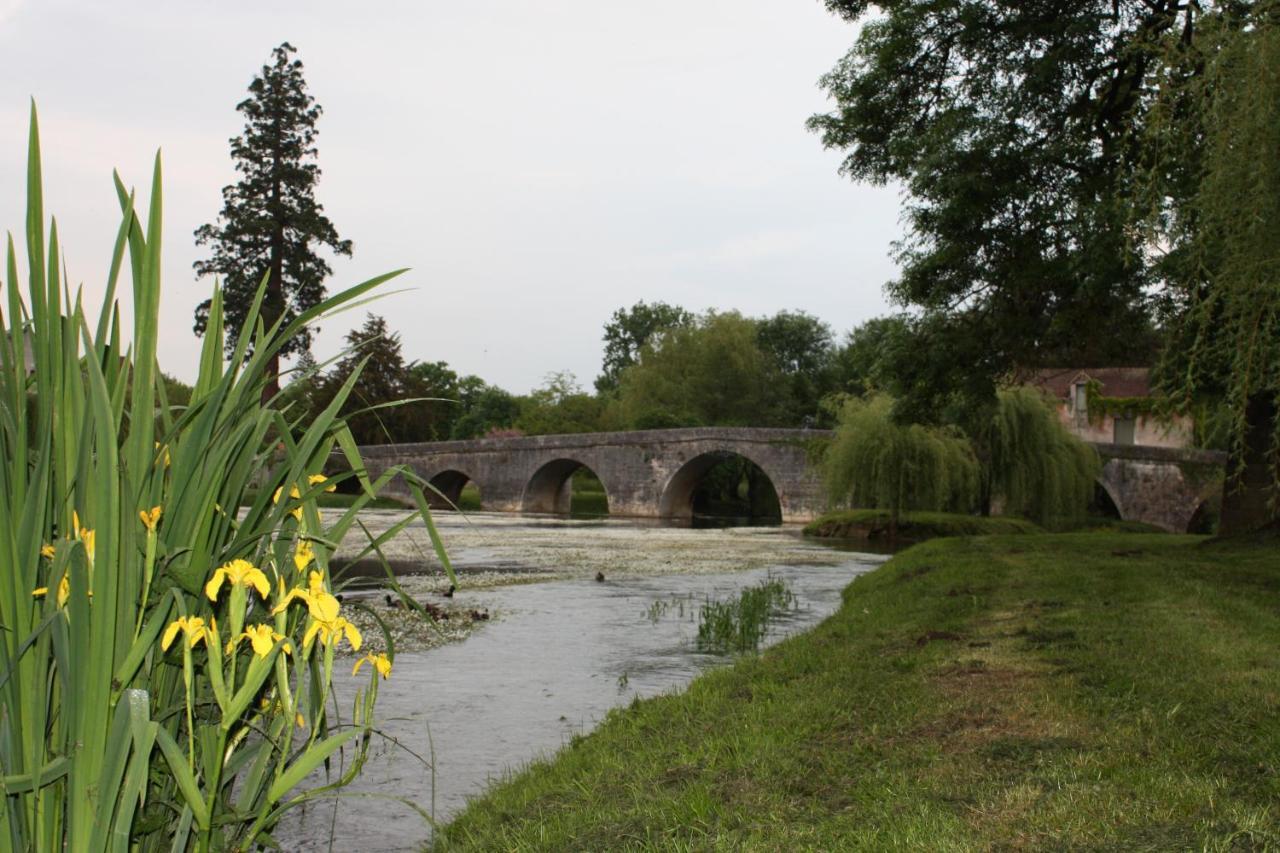 Hostellerie Les Griffons Bourdeilles Exterior foto